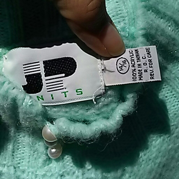 Vintage sweater top. - Picture 2 of 4